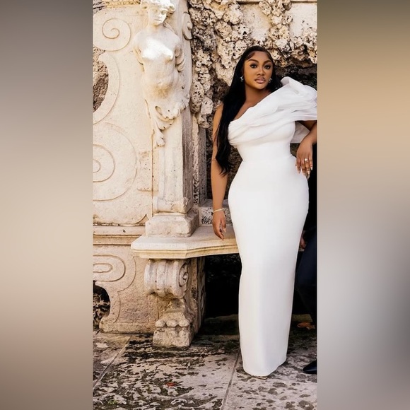 White one sleeve long gown